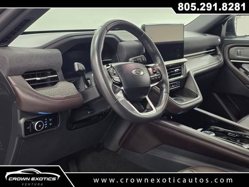 Used 2025 Ford Explorer Platinum w/ LUX Leather Package AWD/4WD image 25