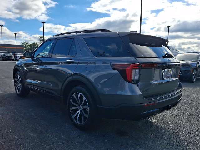Certified 2025 Ford Explorer ST-Line AWD/4WD image 4