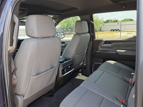 Used 2025 GMC Sierra 1500 SLT RWD image 11