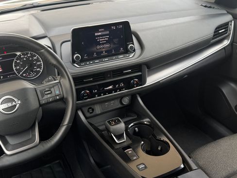 Used 2025 Nissan Rogue SV FWD image 20