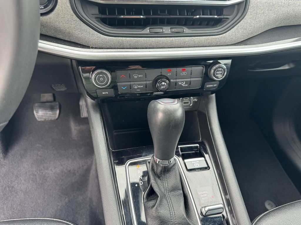 Used 2024 Jeep Compass Latitude AWD/4WD image 24
