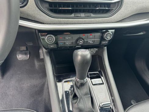Used 2024 Jeep Compass Latitude AWD/4WD image 24