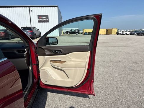 Used 2019 GMC Acadia Denali AWD/4WD image 17