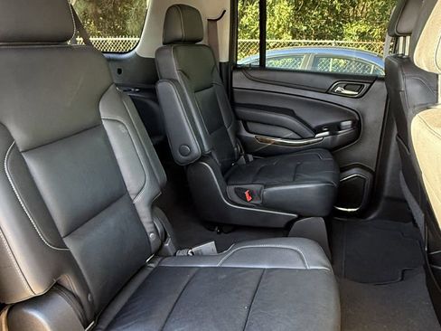 Used 2019 Chevrolet Suburban LT image 27