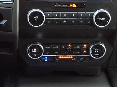 Used 2021 Ford Expedition XLT image 15