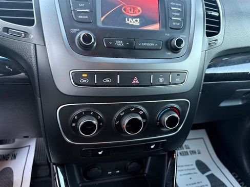 Used 2014 Kia Sorento LX image 26