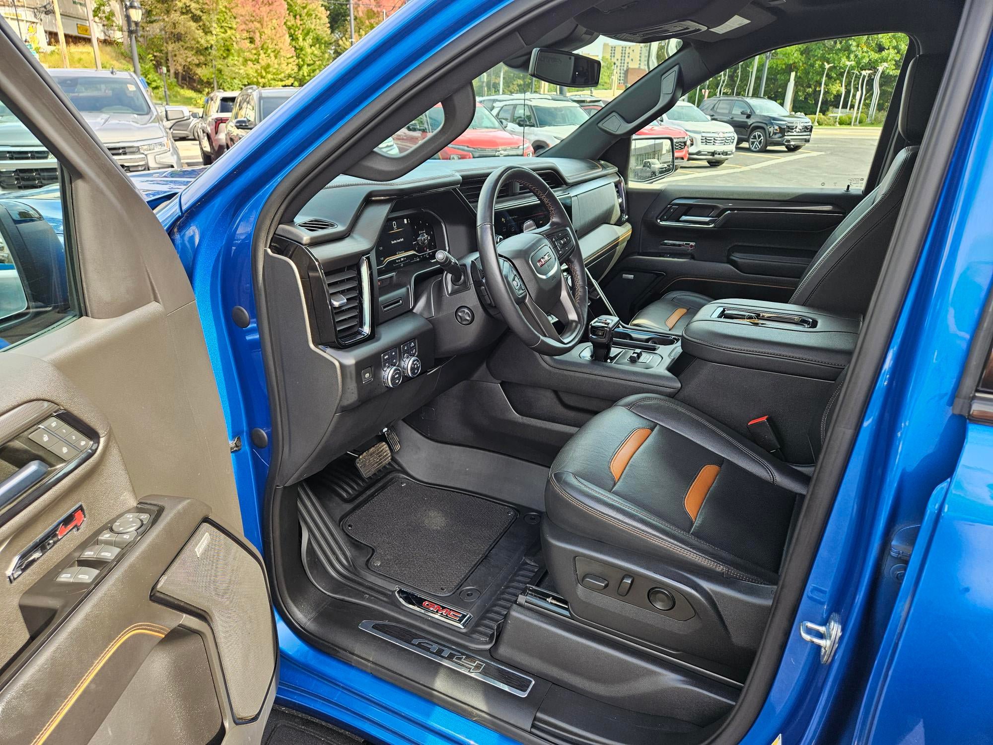 Used 2022 GMC Sierra 1500 AT4 w/ AT4 Premium Package AWD/4WD image 5