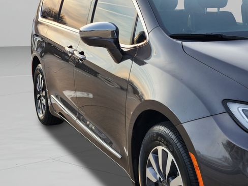 Used 2022 Chrysler Pacifica Limited image 34