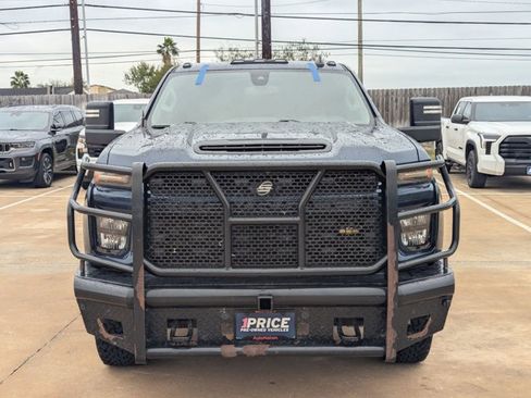 Used 2023 Chevrolet Silverado 2500 Custom w/ Custom Value Package image 2