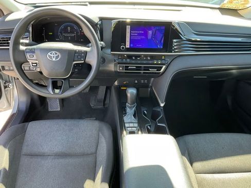 Used 2025 Toyota Camry LE image 4