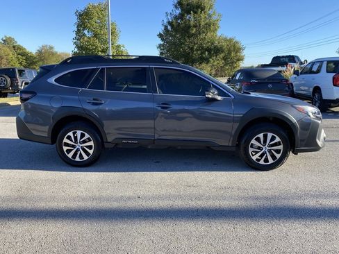 Used 2025 Subaru Outback Premium image 8