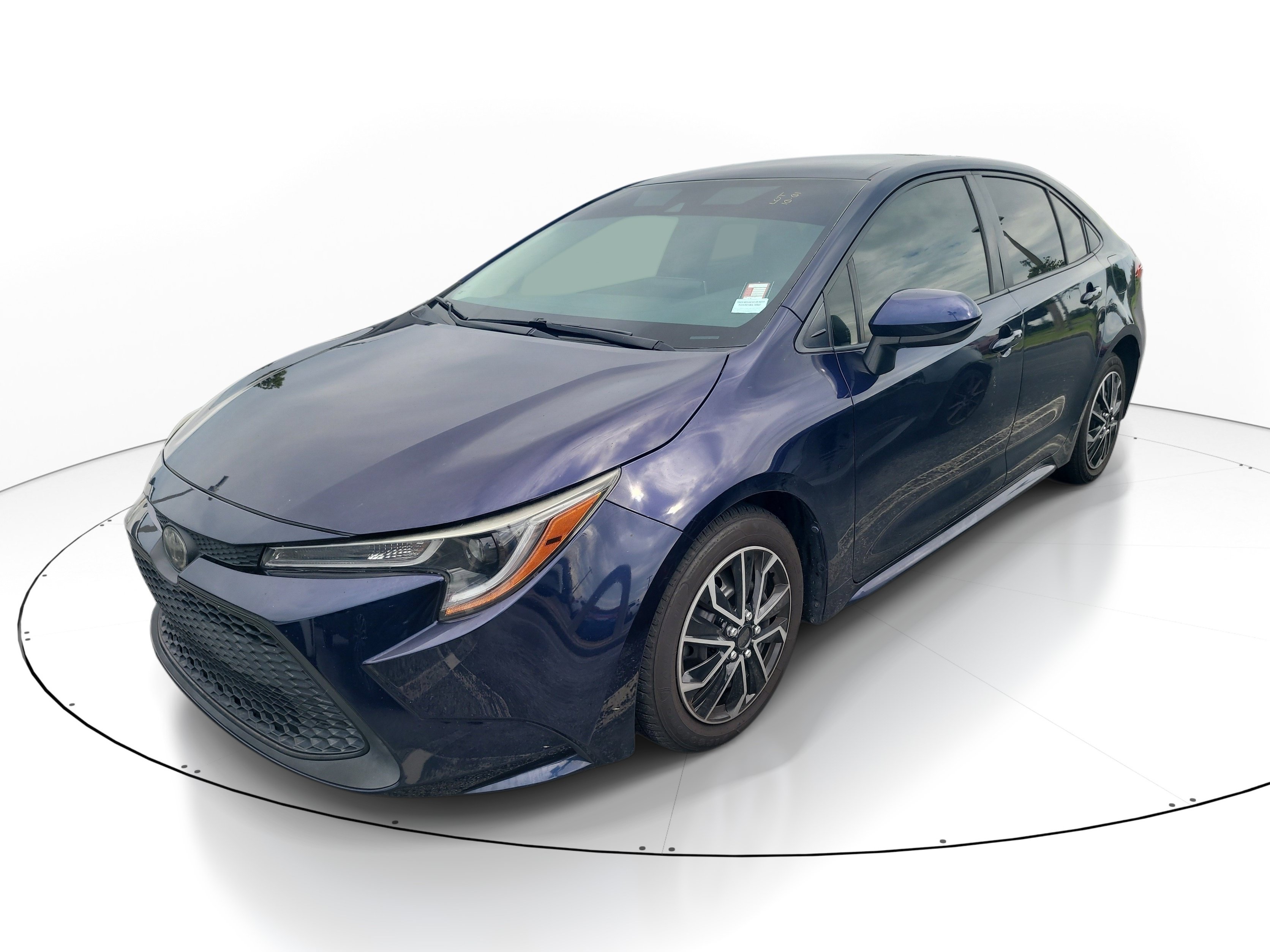 Used 2020 Toyota Corolla LE FWD image 3