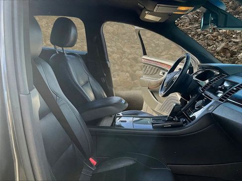 Used 2018 Ford Taurus Limited image 6