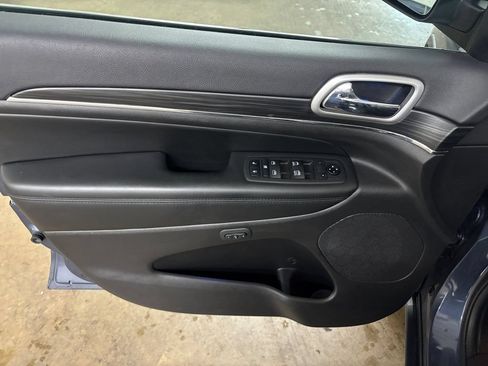 Used 2019 Jeep Grand Cherokee Limited AWD/4WD image 11