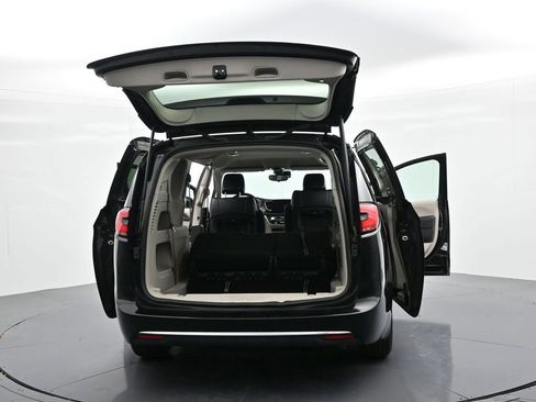 Used 2024 Chrysler Pacifica Touring-L FWD image 28