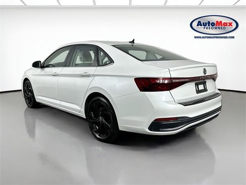 Used 2025 Volkswagen Jetta SE image 6