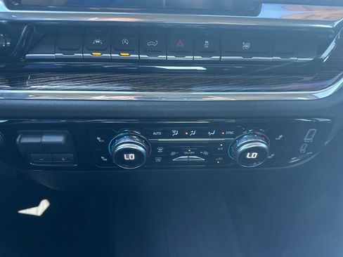 Certified 2024 GMC Sierra 1500 Elevation w/ LPO, Elevation Black Package AWD/4WD image 4