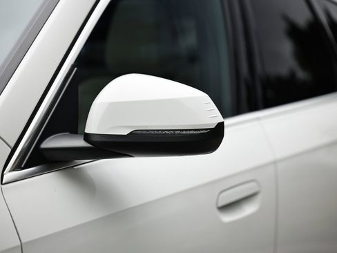 Used 2023 BMW X1 xDrive28i image 11