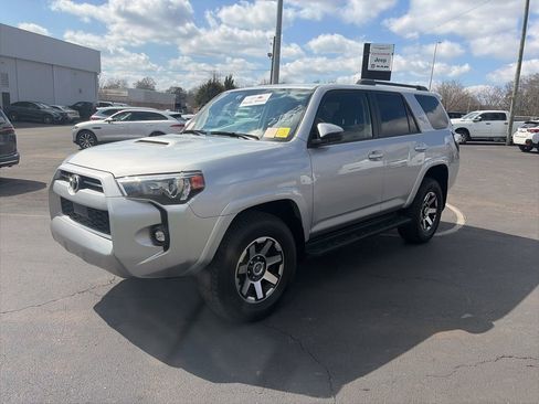 Used 2024 Toyota 4Runner TRD Off-Road image 3
