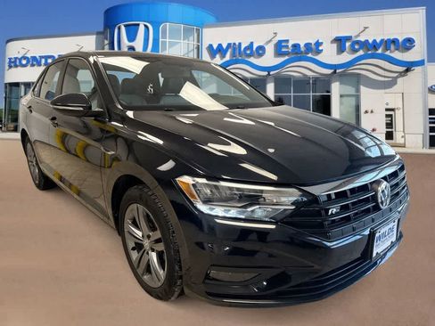 Used 2019 Volkswagen Jetta R-Line image 2