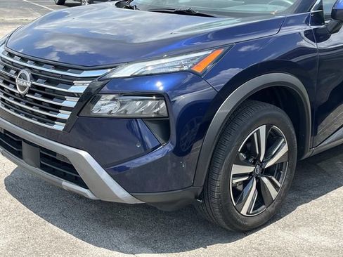 Used 2025 Nissan Rogue SL FWD image 9