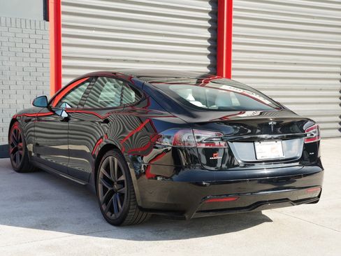 Used 2022 Tesla Model S Plaid image 3