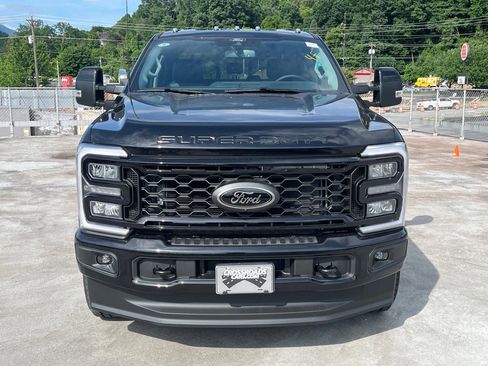 New 2025 Ford F250 Lariat w/ Black Appearance Package image 5
