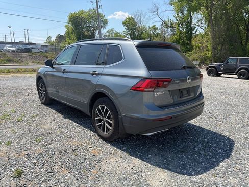 Used 2019 Volkswagen Tiguan SE w/ Panoramic Sunroof Package FWD image 3