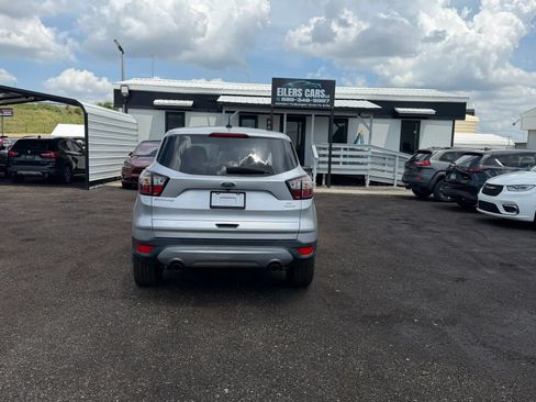 Used 2017 Ford Escape SE FWD image 2