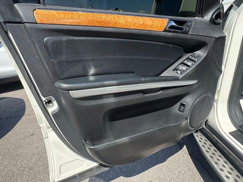 Used 2012 Mercedes-Benz GL 550 4MATIC image 13