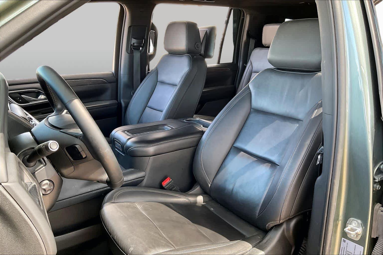 Used 2024 Chevrolet Suburban Z71 w/ Luxury Package AWD/4WD image 8
