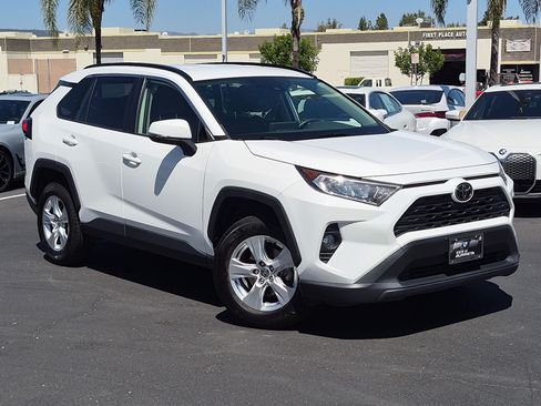 Used 2020 Toyota RAV4 XLE w/ XLE Grade Weather Package AWD/4WD image 2