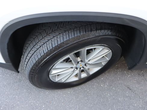 Used 2023 Chevrolet Traverse LT FWD image 42
