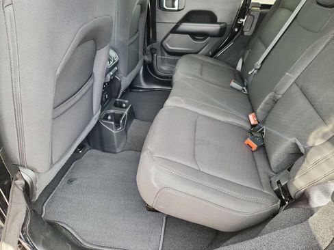 Used 2022 Jeep Wrangler Unlimited Sahara w/ Cold Weather Group image 8