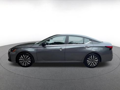 Used 2025 Nissan Altima 2.5 SV FWD image 9
