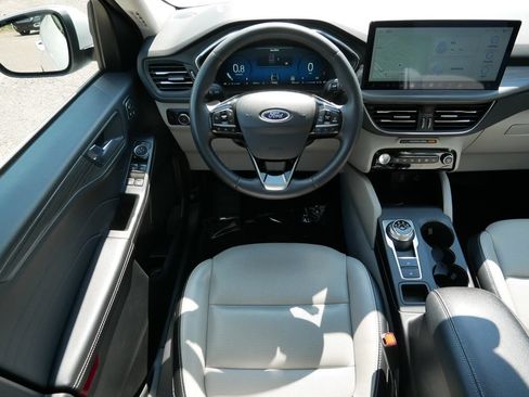 Used 2023 Ford Escape Platinum AWD/4WD image 12