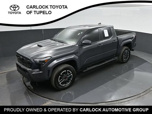 Used 2025 Toyota Tacoma TRD Sport AWD/4WD image 33