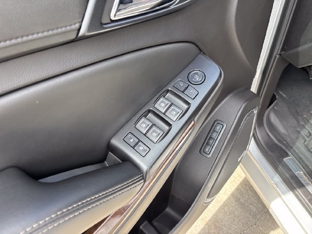 Used 2015 Chevrolet Tahoe LT RWD image 11