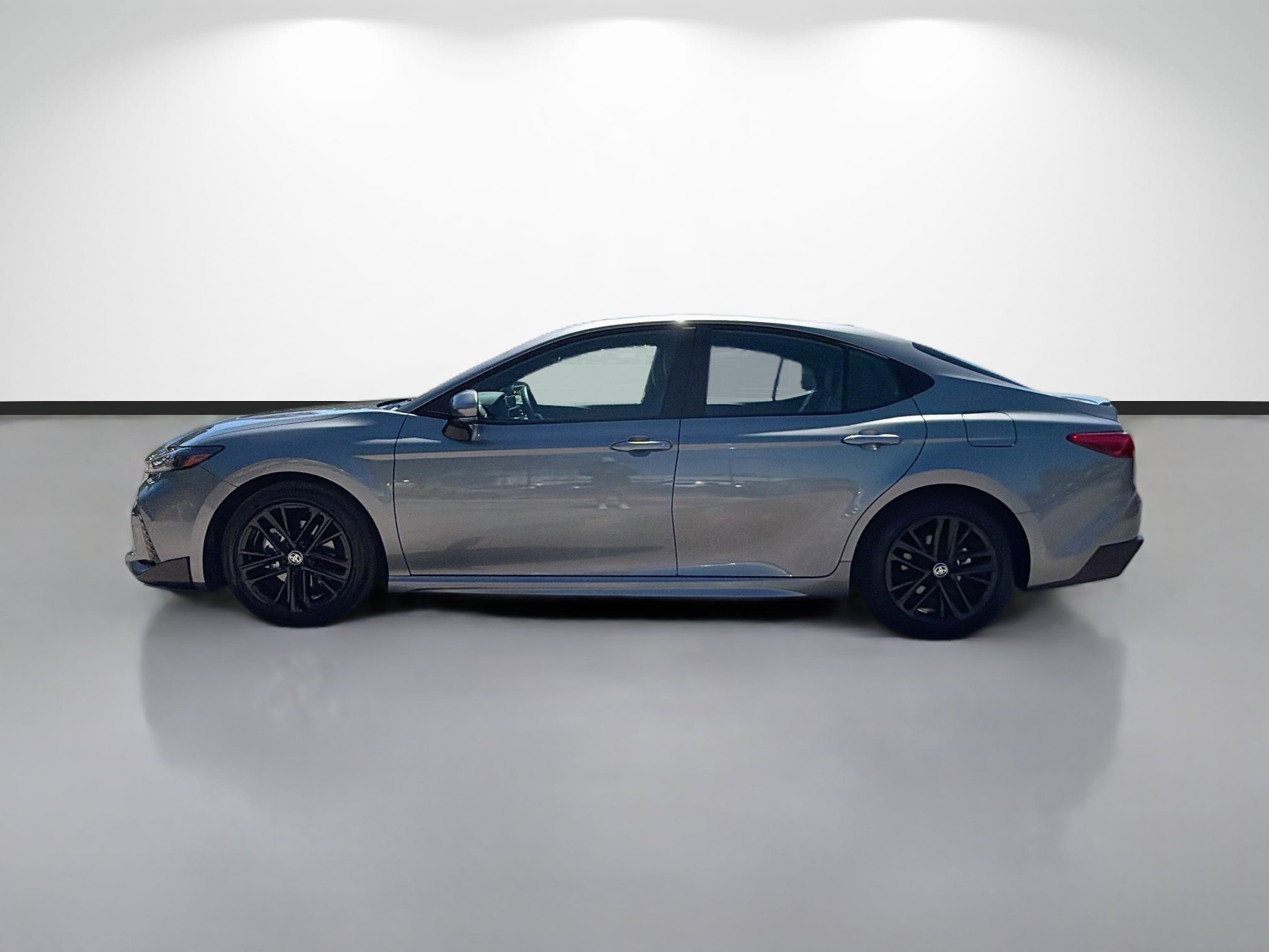 Used 2026 Toyota Camry SE w/ Multimedia Upgrade Package FWD image 6