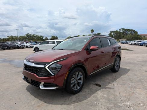 Certified 2025 Kia Sportage SX FWD image 4