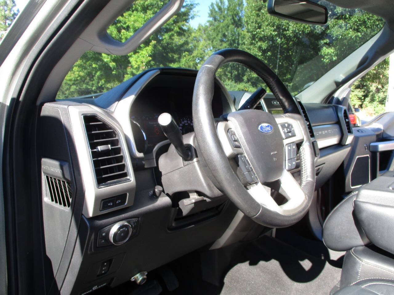 Used 2019 Ford F350 Lariat w/ Camper Package AWD/4WD image 30