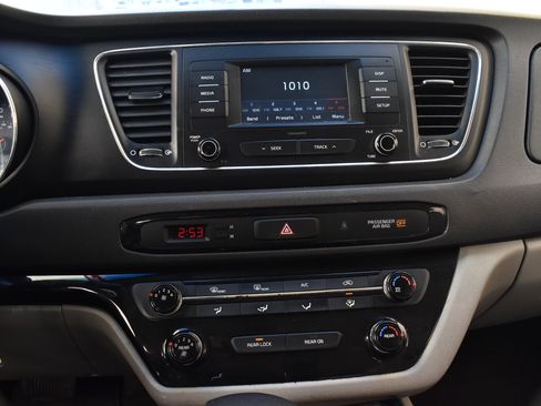 Used 2018 Kia Sedona L image 37