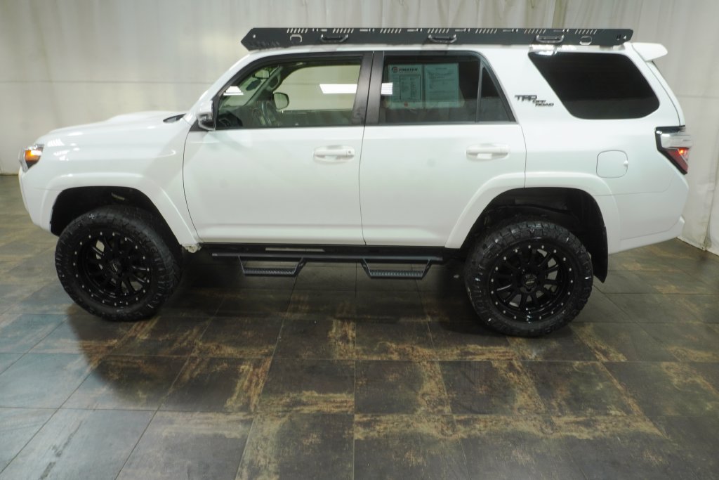 Used 2021 Toyota 4Runner TRD Off-Road Premium w/ Moonroof Package AWD/4WD image 7