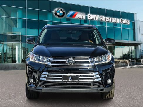 Used 2017 Toyota Highlander Limited image 6