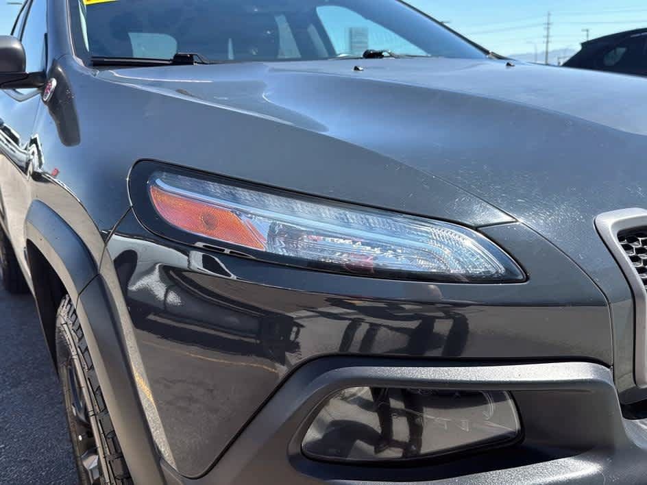 Used 2016 Jeep Cherokee Trailhawk w/ Comfort/Convenience Group AWD/4WD image 11