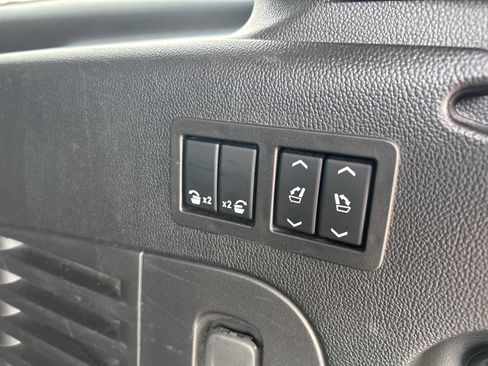 Used 2020 Chevrolet Suburban LT image 34