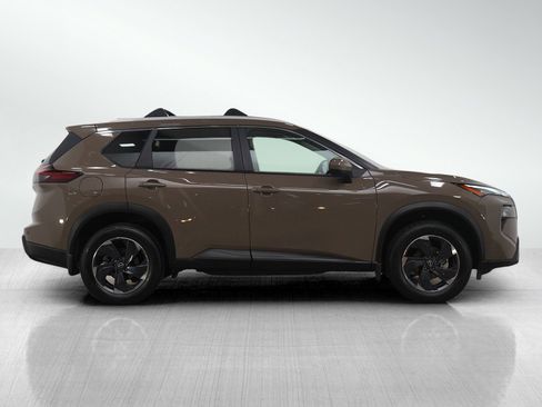 Used 2025 Nissan Rogue SV w/ SV Premium Package image 6