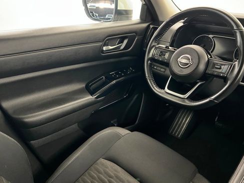 Used 2022 Nissan Pathfinder SV image 11