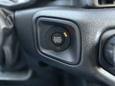 Certified 2025 Jeep Gladiator Sport AWD/4WD image 32
