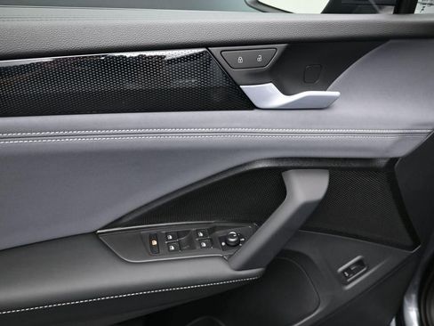 New 2025 Volkswagen Tiguan SE image 11